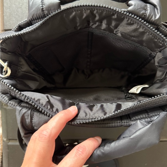 lululemon athletica Quilted Grid Crossbody - Picture 4 of 6